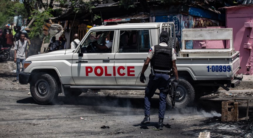 Най-малко 16 души са били ранени тежко при атаката.