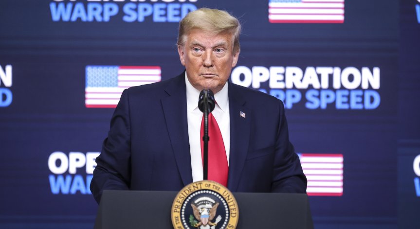 Първата ваксинация в САЩ предстои до часове, обяви Доналд Тръмп