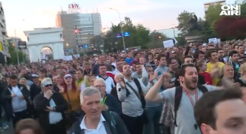 Хиляди македонци излязоха отново на протест