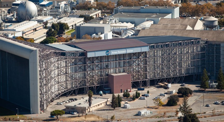 Шеф в НАСА уби съседа си! Заради кучешки изпражнения?