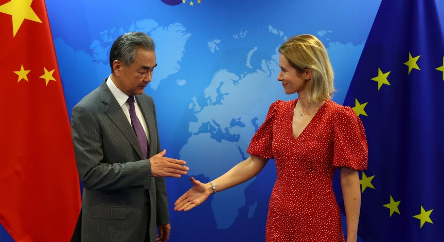 Брюксел призовава за по-отговорна търговска политика от Китай.