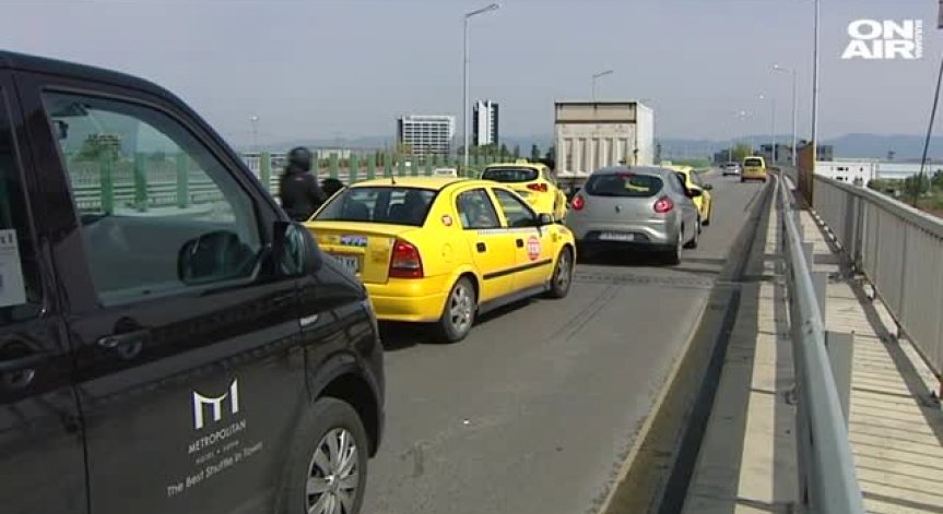 Тежка катастрофа край Казичене отне живота на мъж и вкара сина му в болница