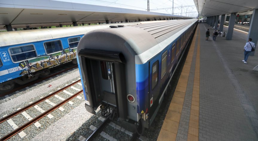 Причините са както липса на подвижен състав, така и технически.