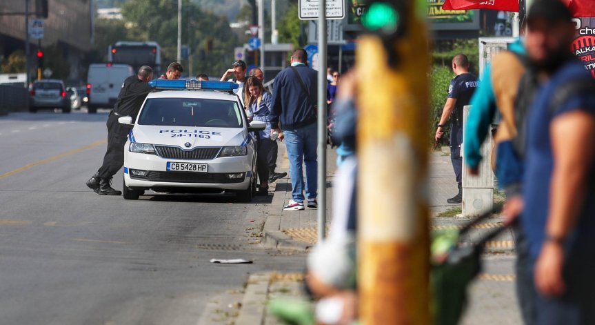 Оставиха в ареста за грабеж приятелите на убития от полицай младеж