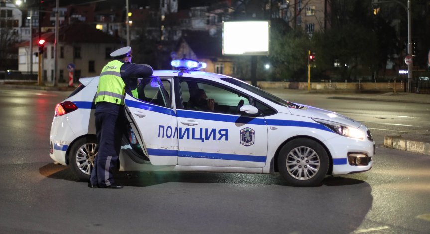 15-годишен заби кола в стълб в Горна Оряховица, пет деца са ранени