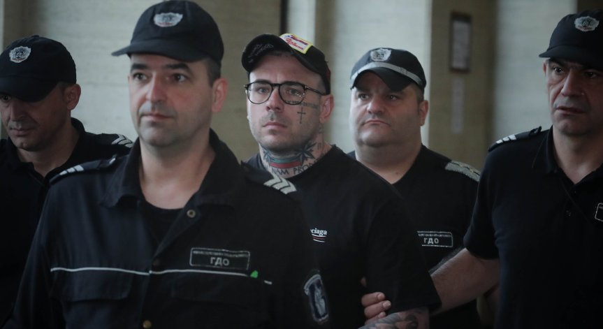 Семерджиев уби с джипа си Хариет и Христина.