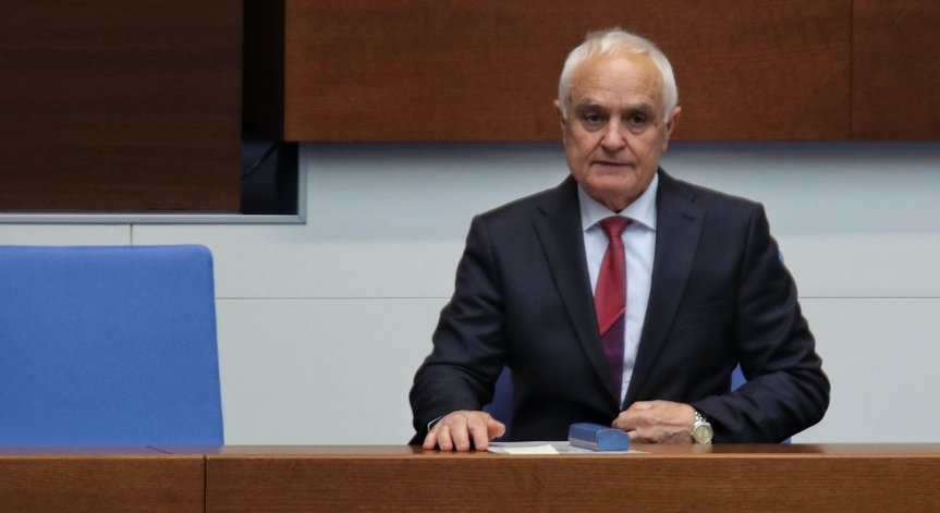 Военнослужещите не могат да изпълняват друга военна служба.