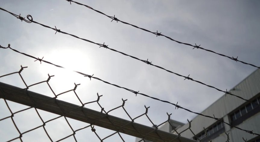 Осъдиха сръбски журналист на 14 месеца затвор заради 