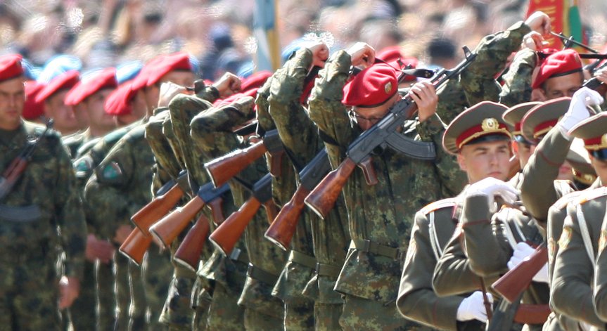 Увеличават заплатите на военните и цивилните служители в Министерството на отбраната
