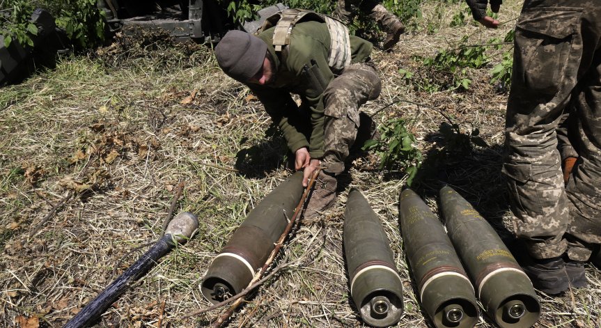 Сериозен недостиг на експлозиви забавя боеприпасите от ЕС за Украйна