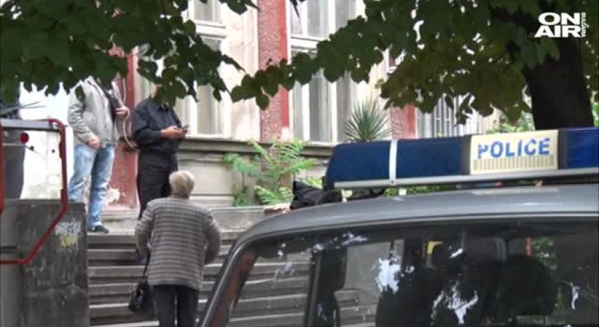 Трима са задържани за обира от вчера в Централната поща в Хасково