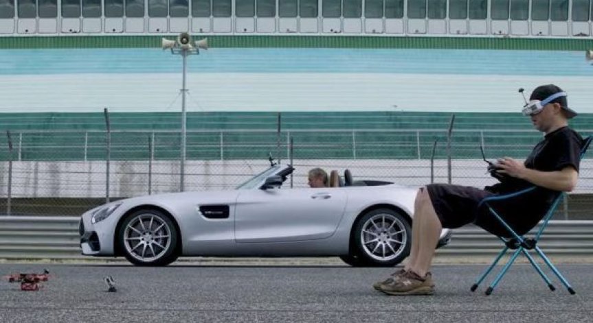 Суперколата на Mercedes в надпревара с дрон