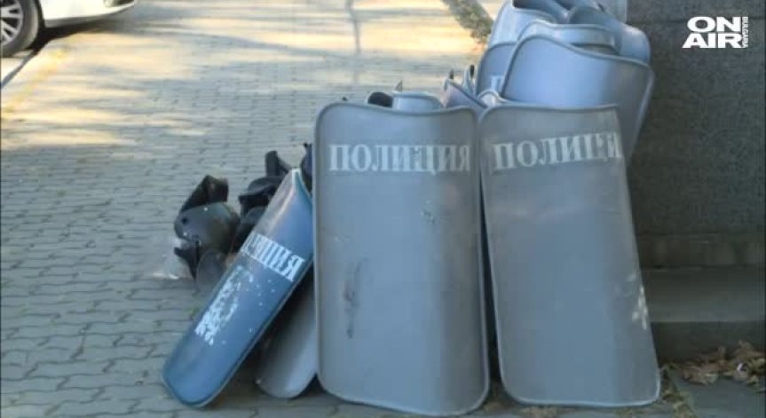 Наркотици, хулиганство... 7 задържани на Вечното дерби (Видео)