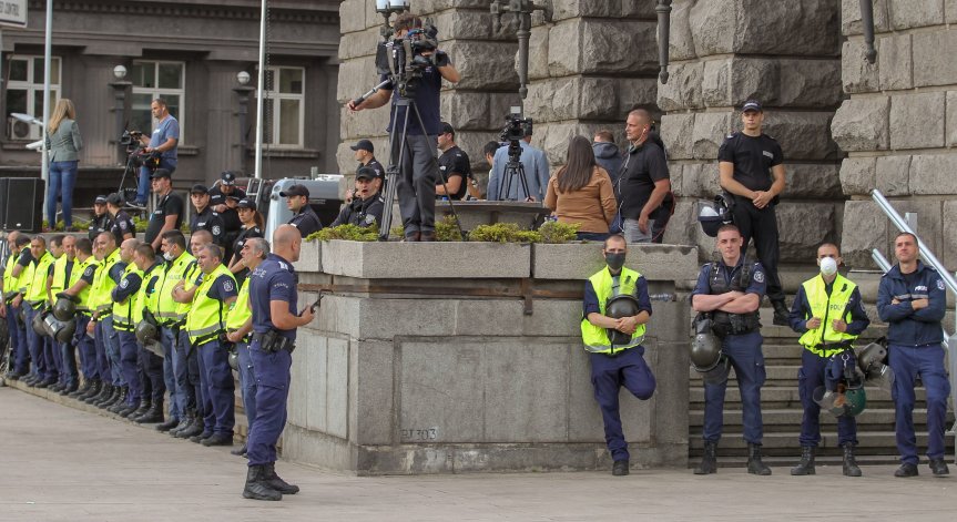 Установиха полицаите, употребили физическа сила на протестите