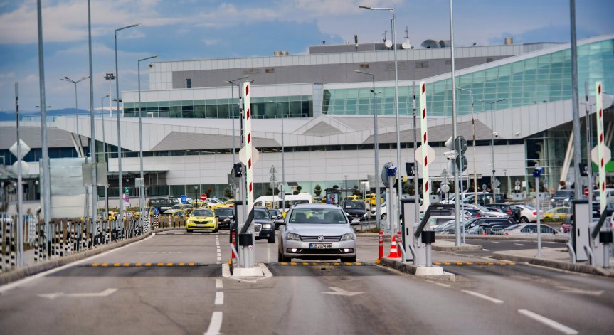 Ремонт създава временно неудобство за пътуващите.