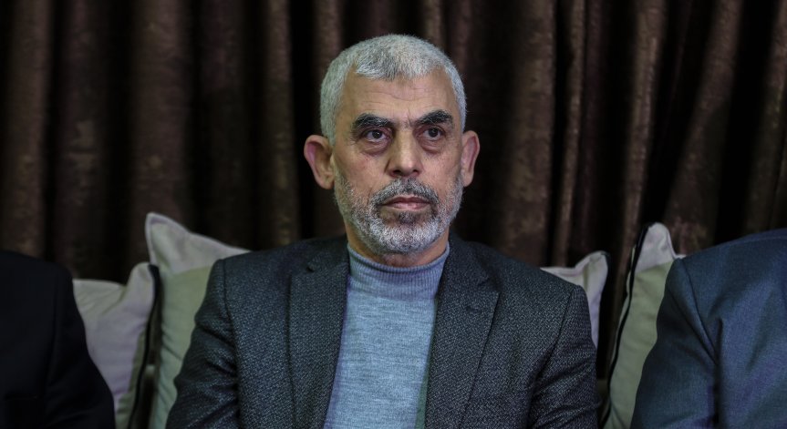 Франция замразява авоарите на лидера на 