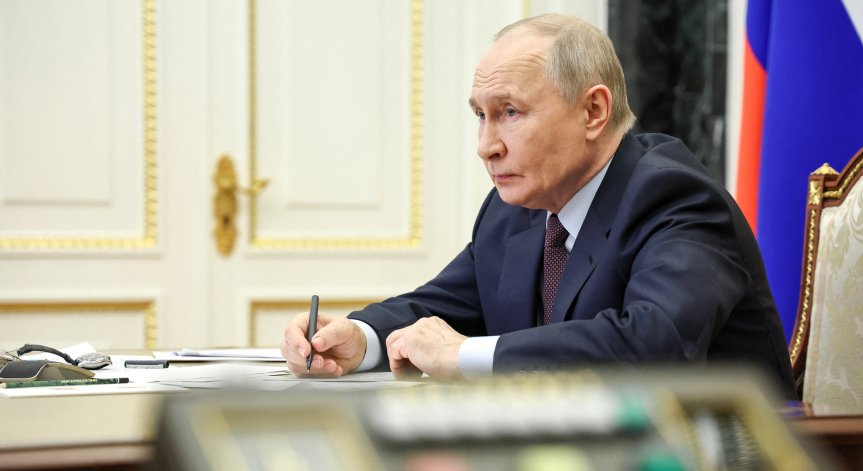 Путин пред законодателите: Трудностите са временни, Русия е вечна