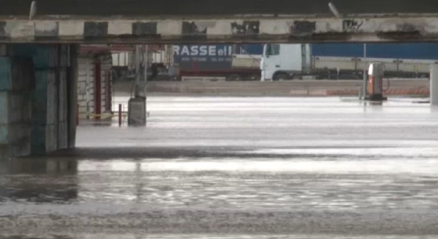 Порой заля Стара Загора и отнесе асфалта от улиците