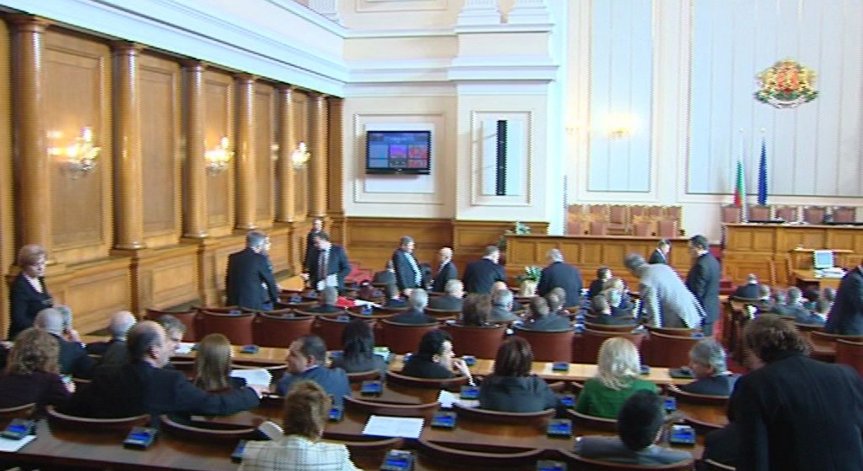 Една трета от работещите искат оставка на правителството и предсрочни избори