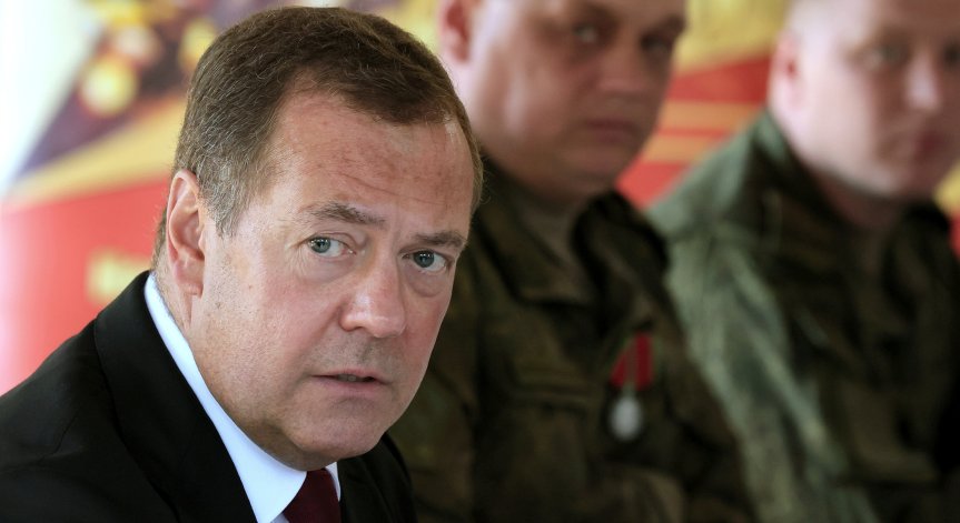 Медведев коментира изказването на Тръмп.