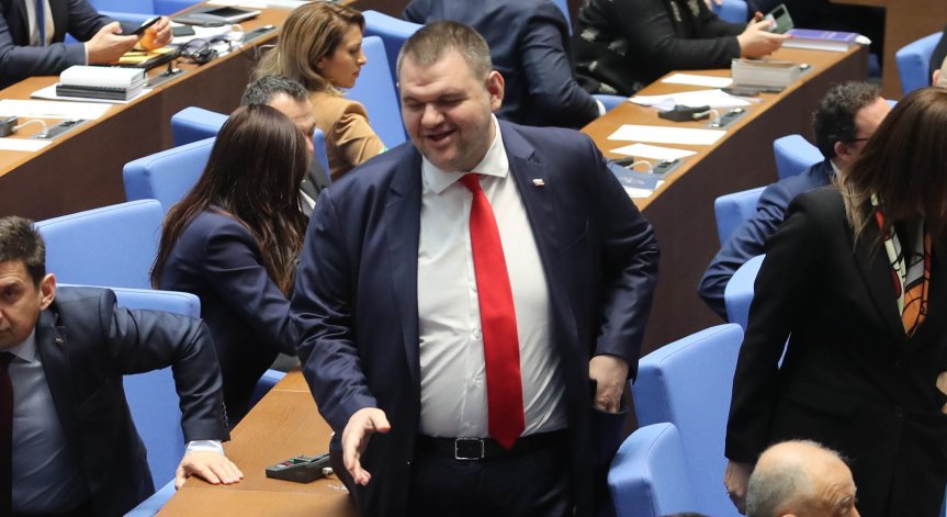 Пеевски посочи, че в президентството се прави новият проект на Румен Радев.