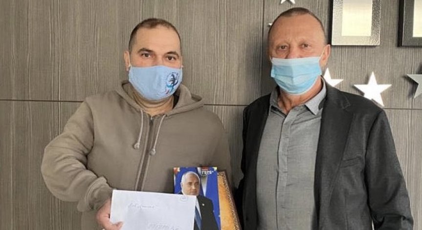 Министър Кралев и Пламен Нунев подпомогнаха спортен клуб на хора с увреждания в Русе