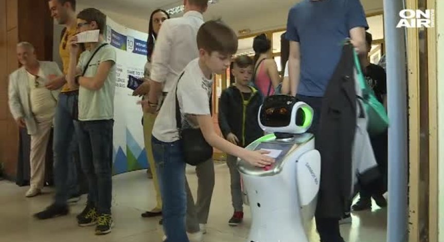 Ученици и роботи създават заедно бъдещето