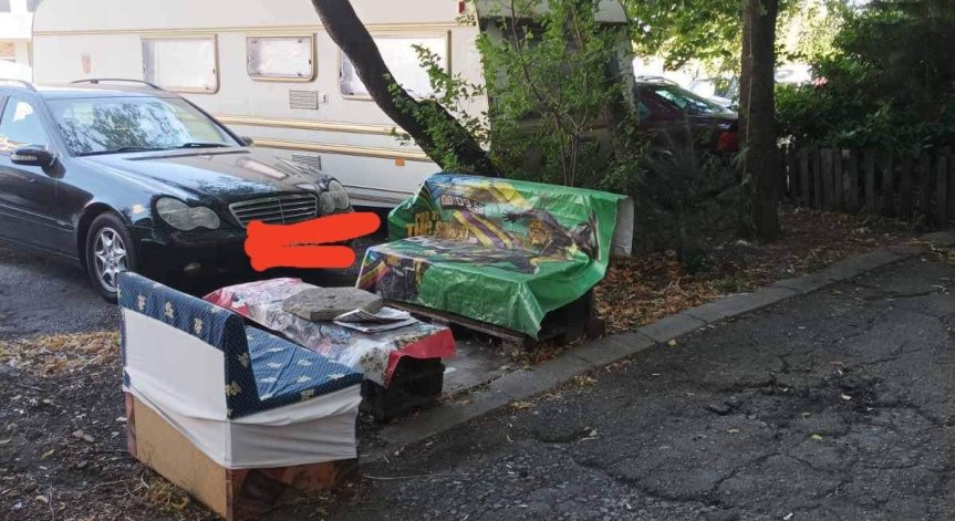 От Helpbook: Къмпингуване пред блок в столицата, вземете мерки