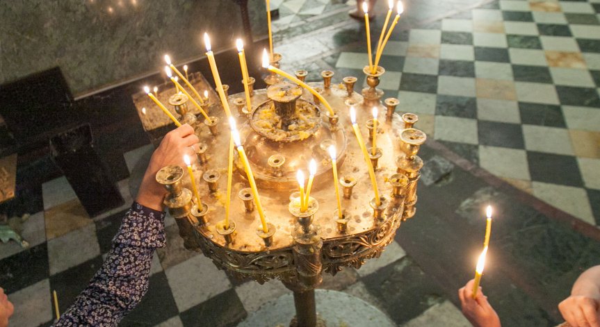 В някои храмове се служи водосвет за здраве.