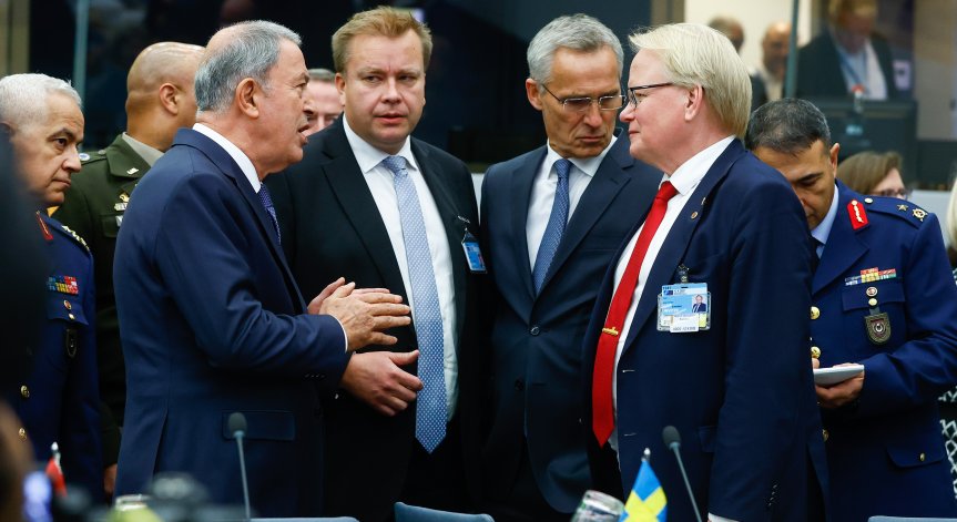 НАТО обсъжда силите за въздържане на ядрени оръжия