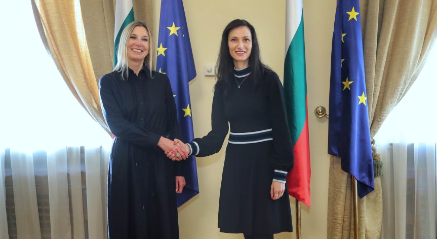 Мария Габриел пред Диан Шмид: Въпреки резултатите, трафикът на хора е сериозна заплаха в ЕС