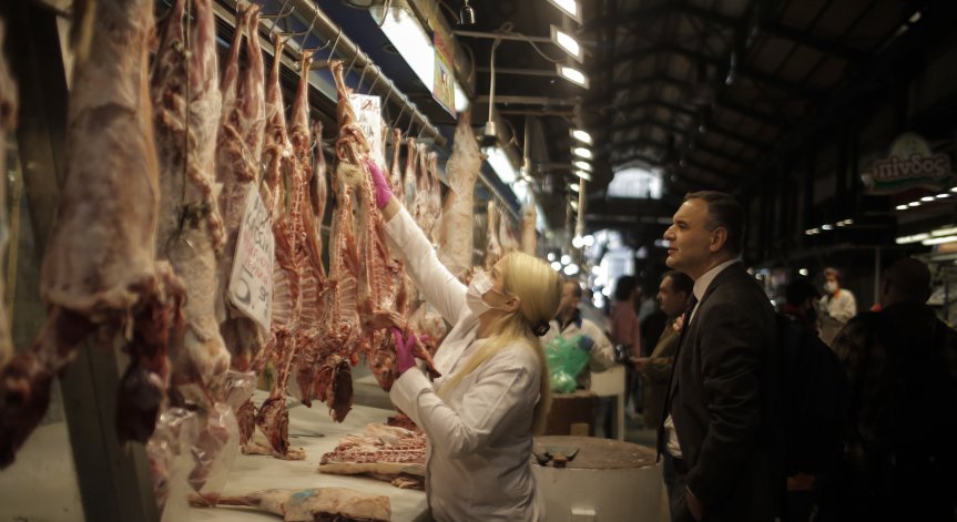 Скъп живот: 61% от домакинствата в Гърция не могат да изкарат до заплата