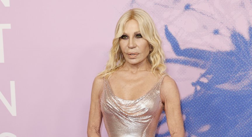 Донатела обяви, че се оттегля като креативен директор на Versace.