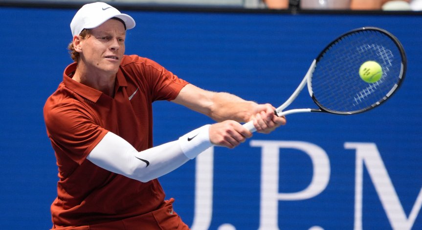 Мачът завърши за 2 часа и 3 минути.