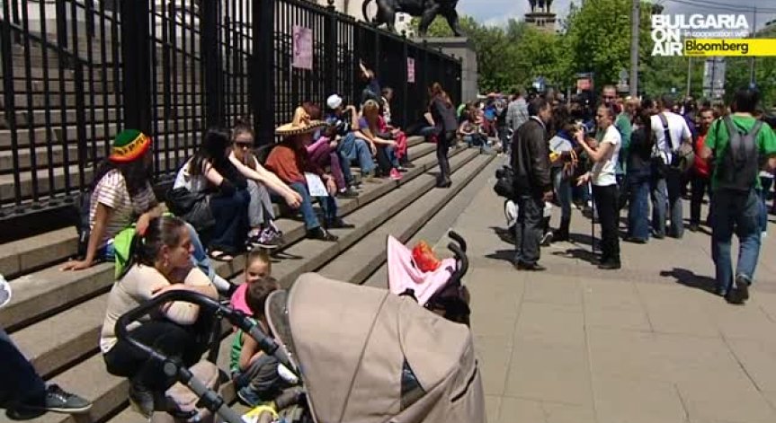 Протестиращи поискаха максимално строга присъда за акушерката Емилия Ковачева