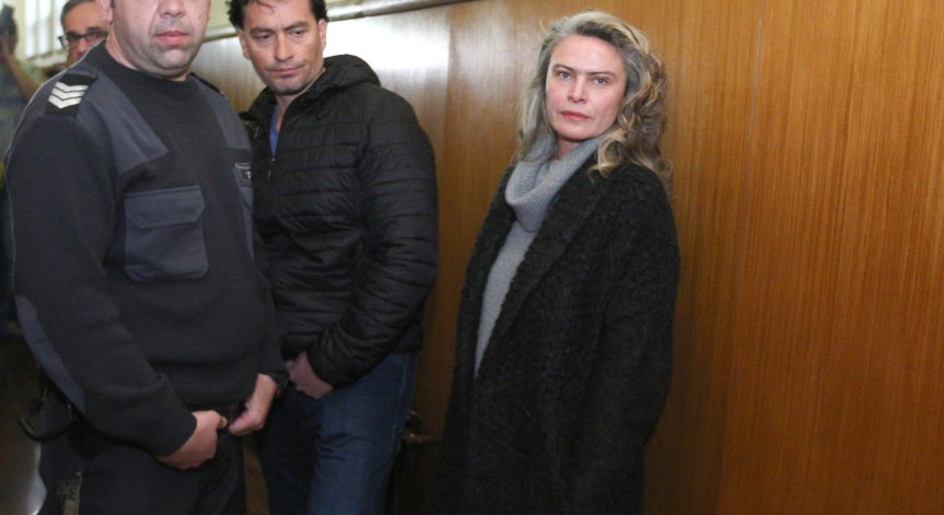 Съдът решава дали да пусне на свобода жената до Божков