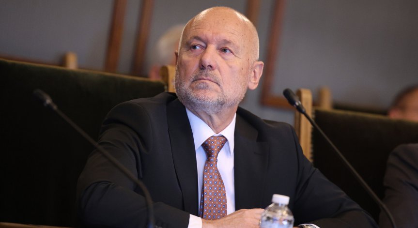 Тагарев: Ще продължим да подкрепяме Украйна