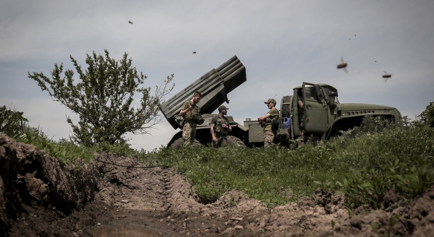 Испания и Великобритания против решението на САЩ да дадат касетъчни бомби на Украйна