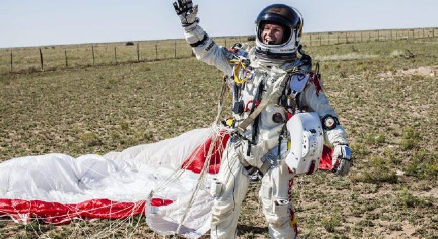 Едва на Земята Баумгартнер разбрал, че е счупил звуковата бариера