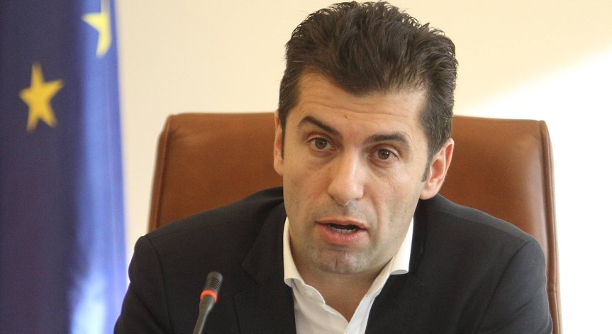 Правителствена делегация, начело с премиера Петков, отива на посещение във Ватикана и Рим