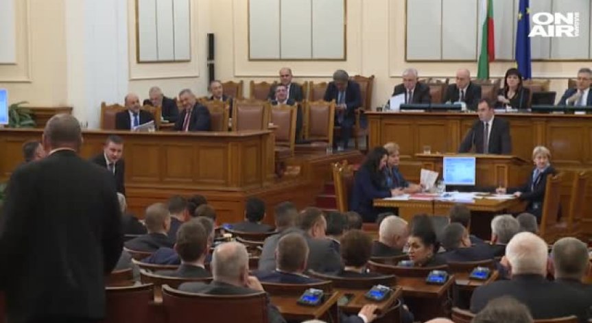 Депутати: Среднощните заседания са обичайна практика в НС