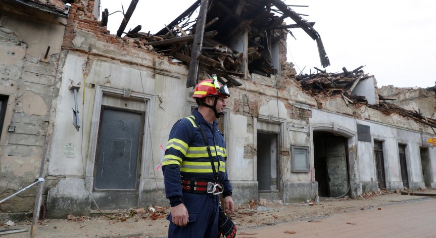 Изпращаме строителни материали, храни и дезинфектанти на Хърватия