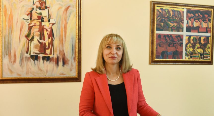 Омбудсманът: Бедността не бива да е основание за извеждане на дете от семейство