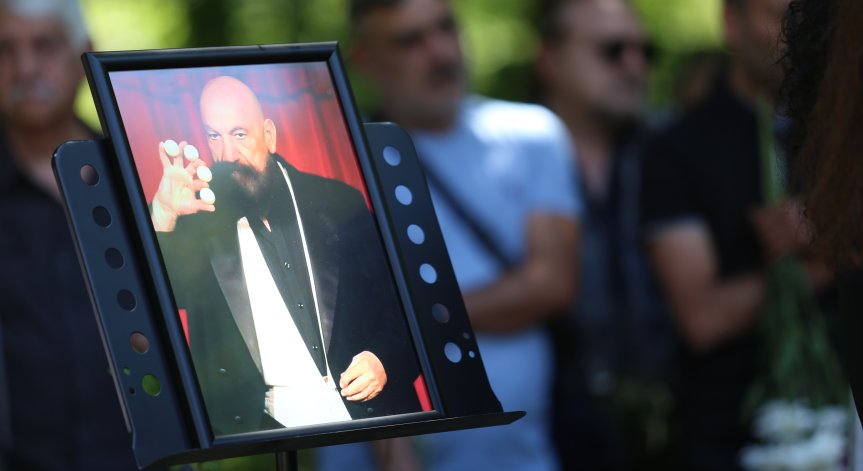 Последно сбогом с Астор! Близки и приятели го изпратиха с аплодисменти (+СНИМКИ)