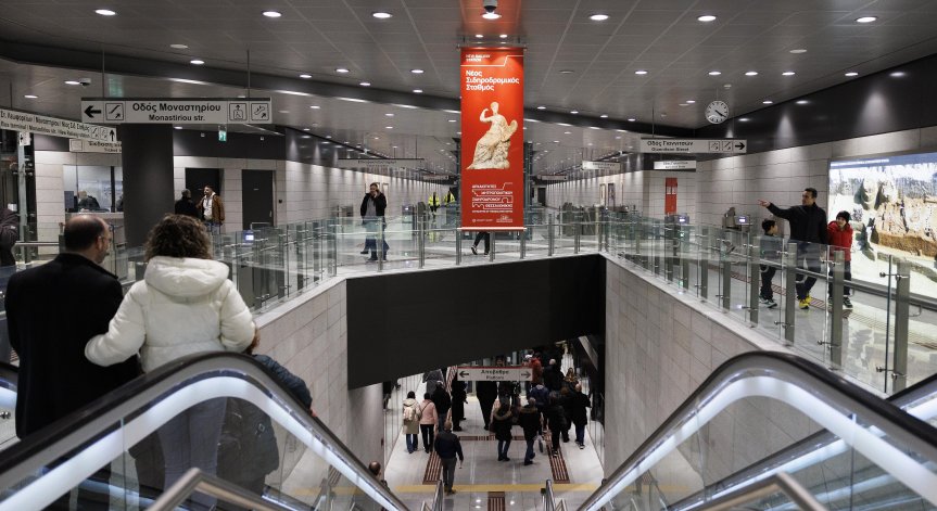 24-часовата работа на метрото и разширяването на маршрутите към други видове транспорт се счита за значителен пробив за Атина.