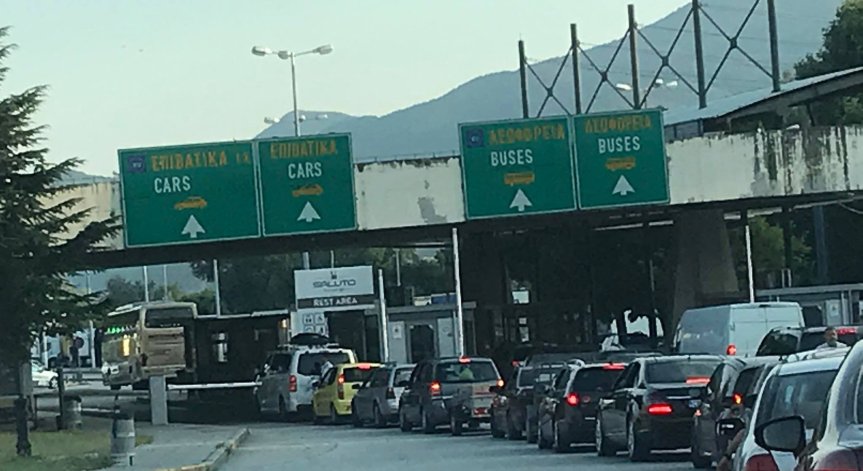 Влизането в Гърция ще е възможно само през 