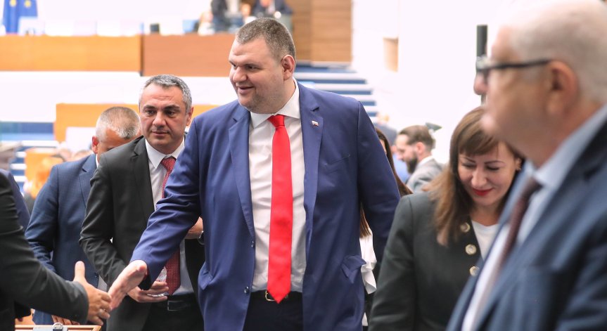 Делян Пеевски с остър коментар относно ПП-ДБ и Сарафов.