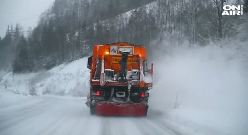 Австрия е блокирана от снежни преспи до 3 метра