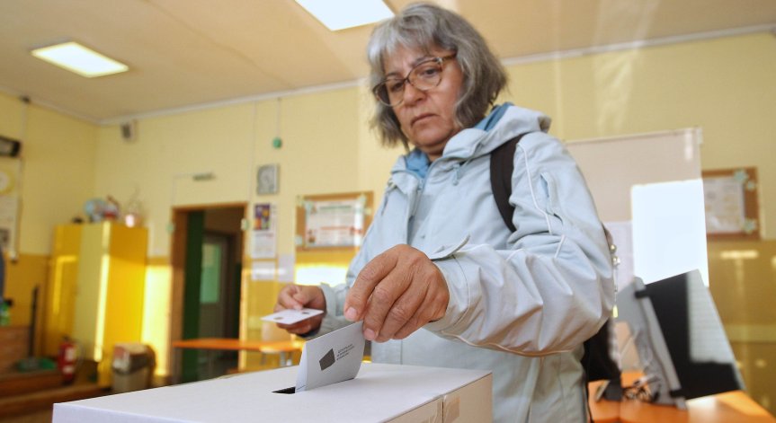 Глас срещу пари или кебапче: Ето къде да подадем сигнал, ако се опитат да купят вота ни