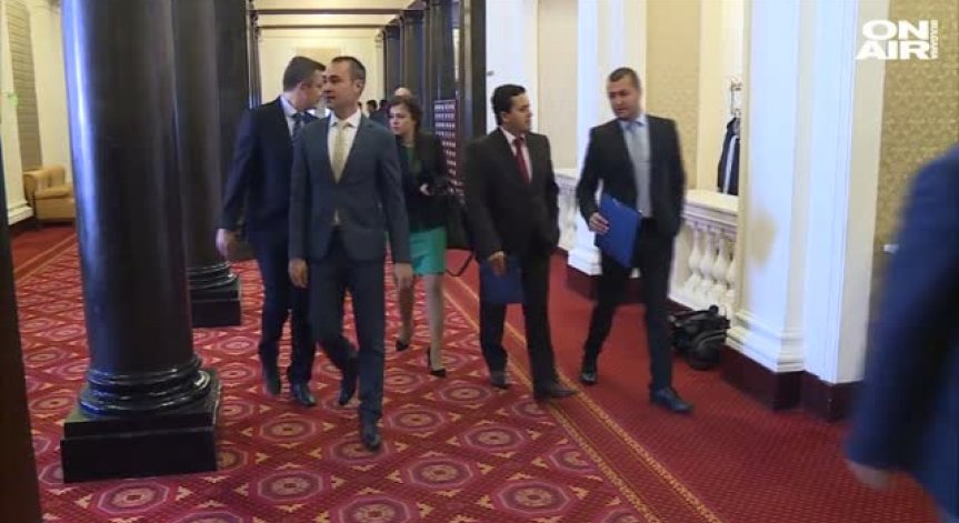 Народните представители  си назначиха сътрудници